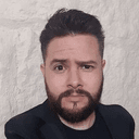 Uma foto minha vestido com uma camise do Star Wars e um blazer